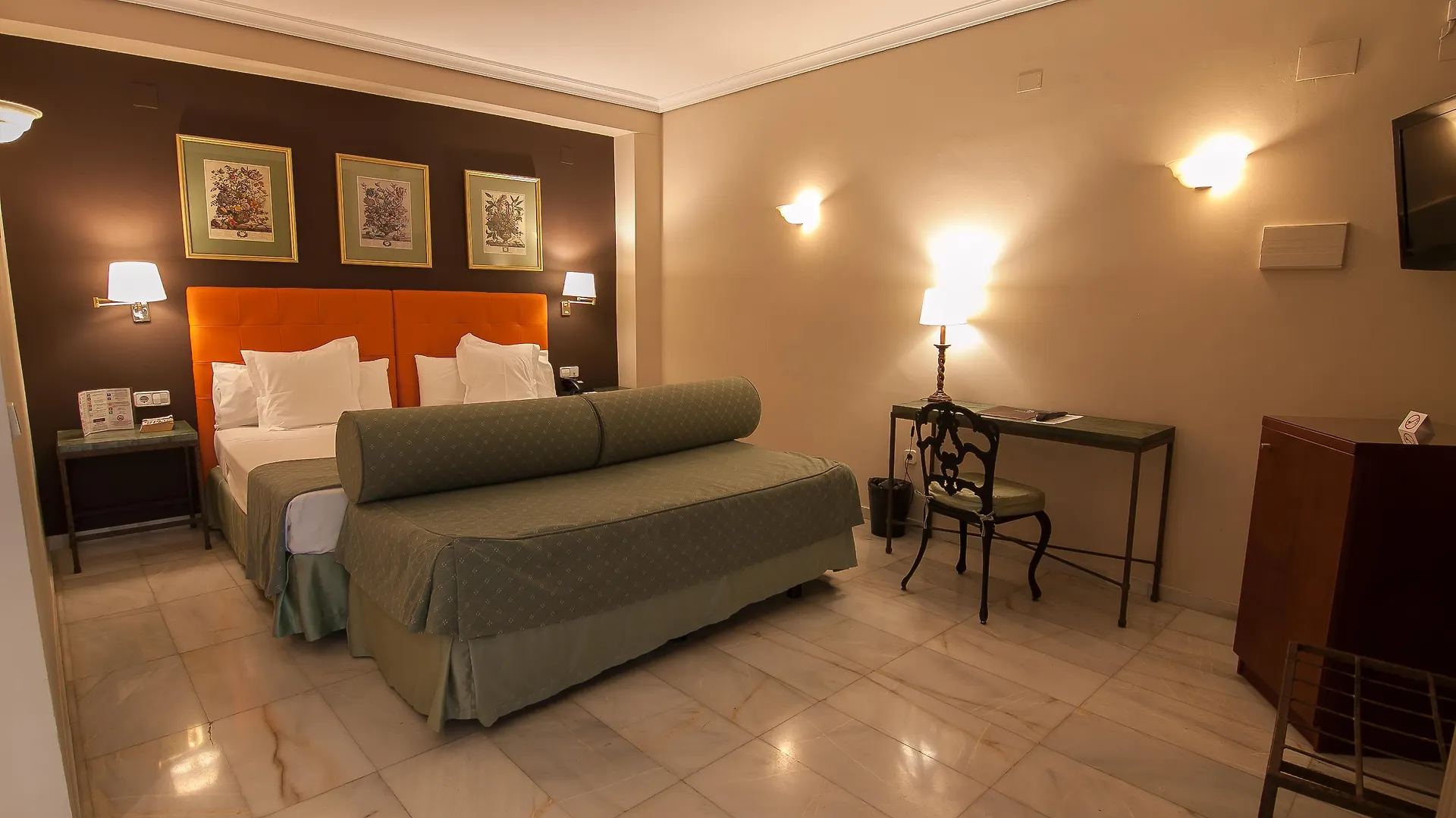 Hotel San Gil Seville 4*,