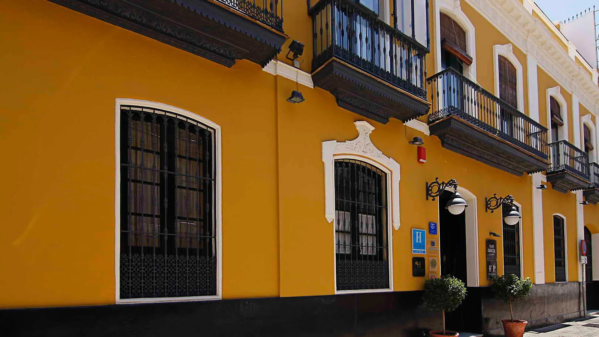 Hotel San Gil Seville 4*,